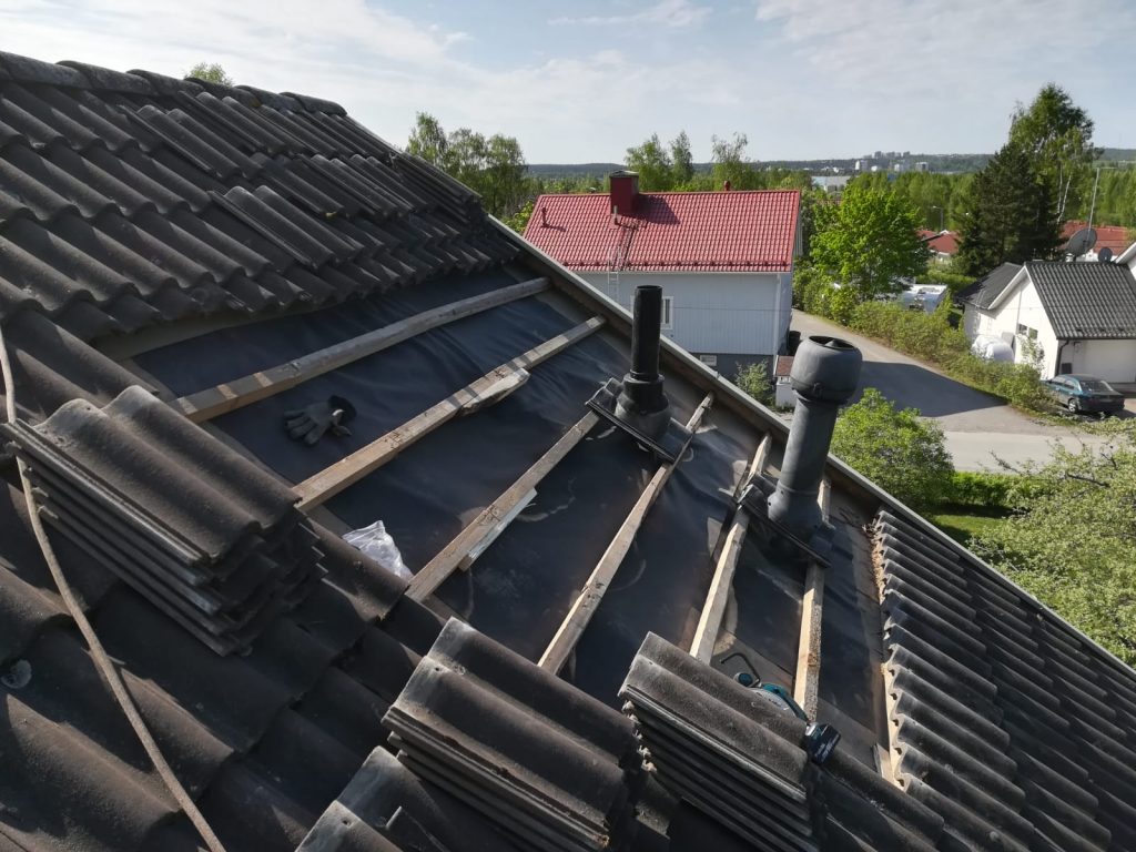 Tiilikaton aluskate korjattuna