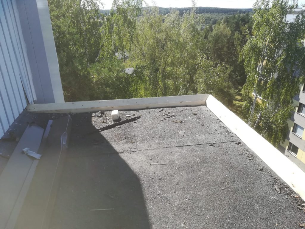 Rappeutunut huopakatto ennen korjausta