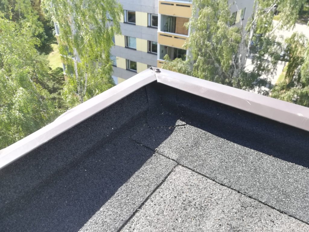 Korotettu huopakatto